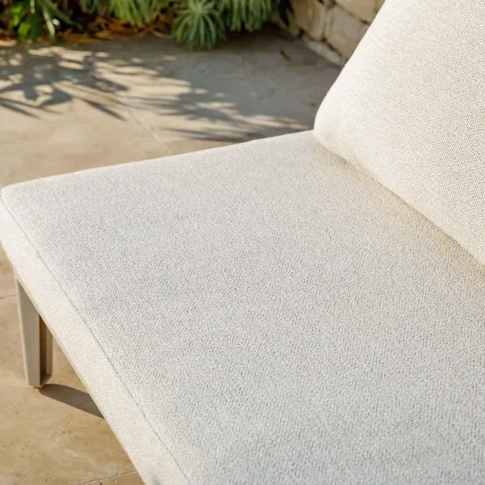 Banquette d'extérieur coloris beige en aluminium et résine Sollya - 167,5 x 86,5 x 66 cm