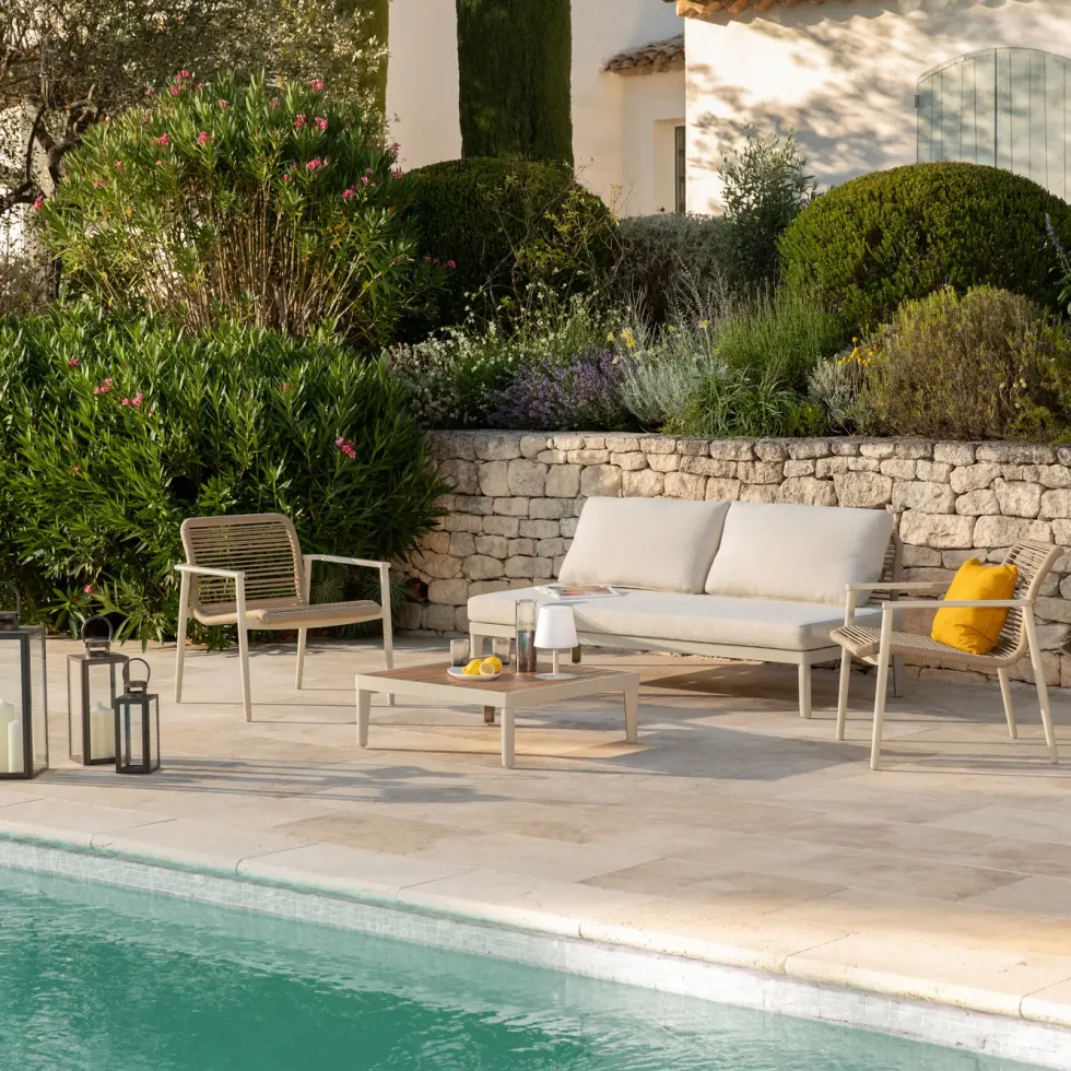 Banquette d'extérieur coloris beige en aluminium et résine Sollya - 167,5 x 86,5 x 66 cm