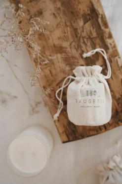 Bougie parfumée avec pochon Saugettes Les Essentielles senteur thym & romarin - 100 g