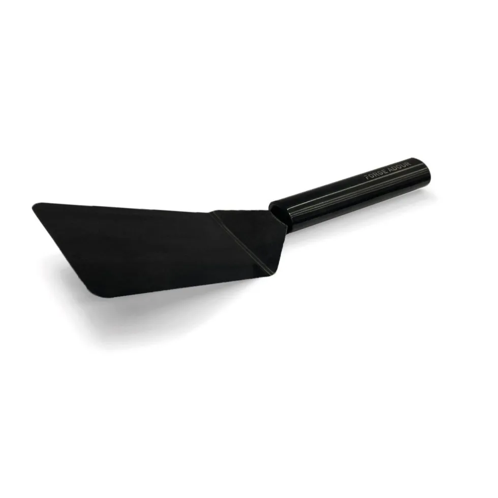 Spatule courte pour plancha coloris noir en titane Forge Adour - 26 x 10 x 0,65 cm